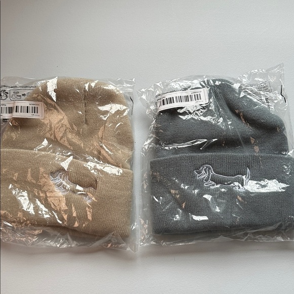 NEW Kids Beanie with Dachshund Embroidery - Picture 4 of 4